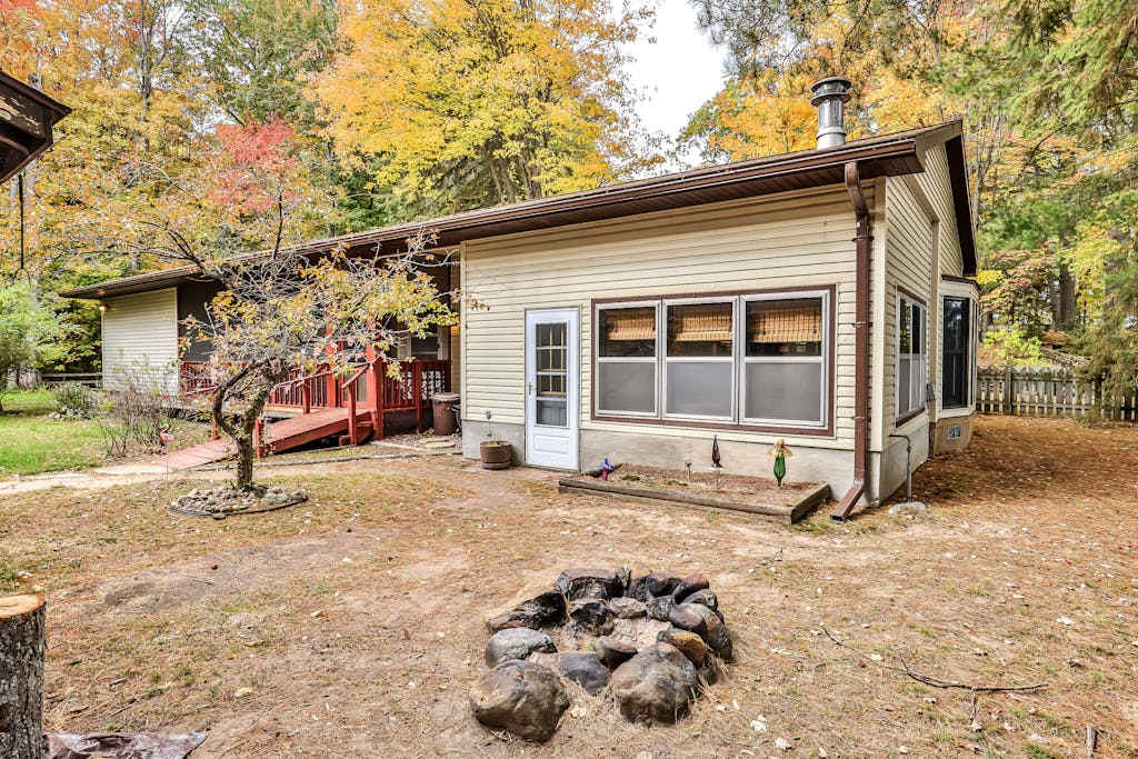 Lakefront home with private dock, screened porch, woodstove, fast WiFi, & washer & dryer