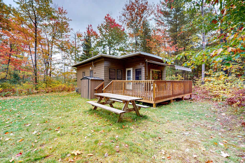 Tranquil & serene cabin getaway with large patio, fire pit, & lovely nature views