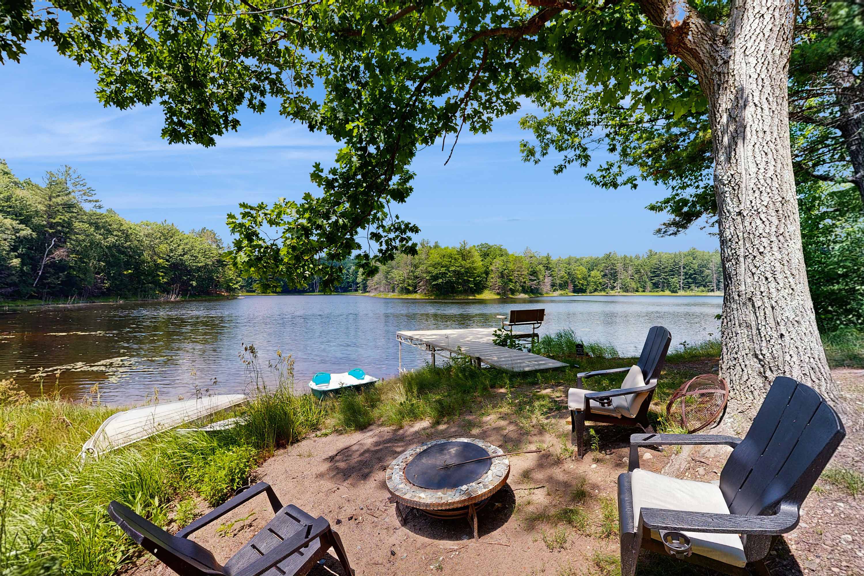 Blue Jay Cabin - Lakefront cabin in Rhinelander with dock & row boat