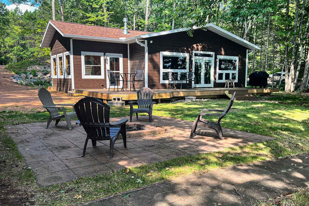 Dog-friendly lakefront hideaway with docks, firepit, fireplace & washer & dryer