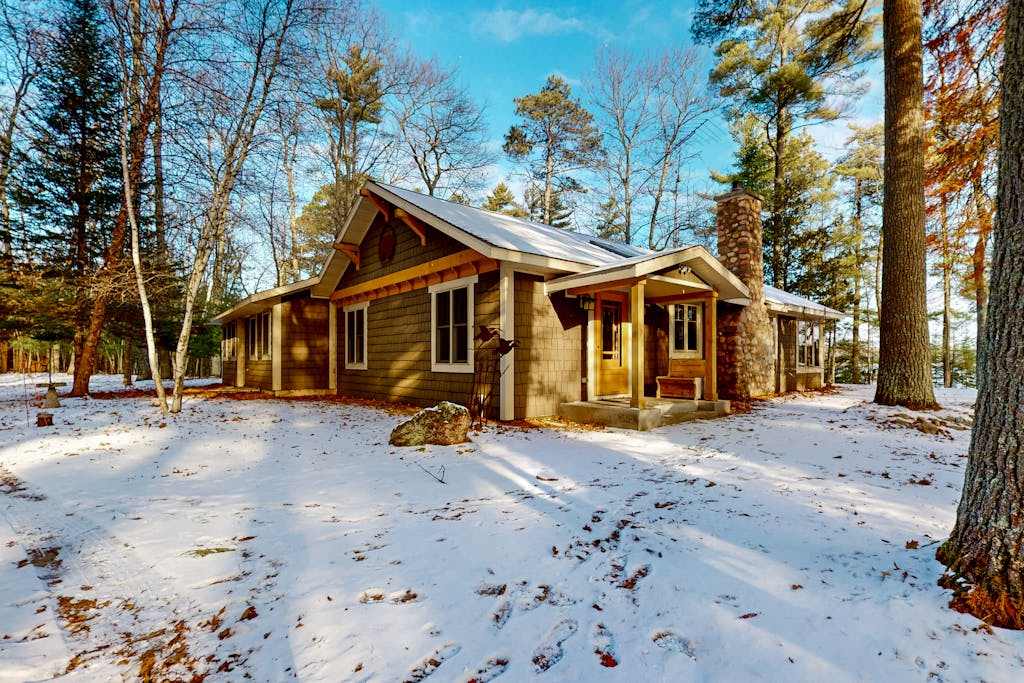 Sprawling lakeside home with dock, kayaks, pool table, fireplace, grill, & AC