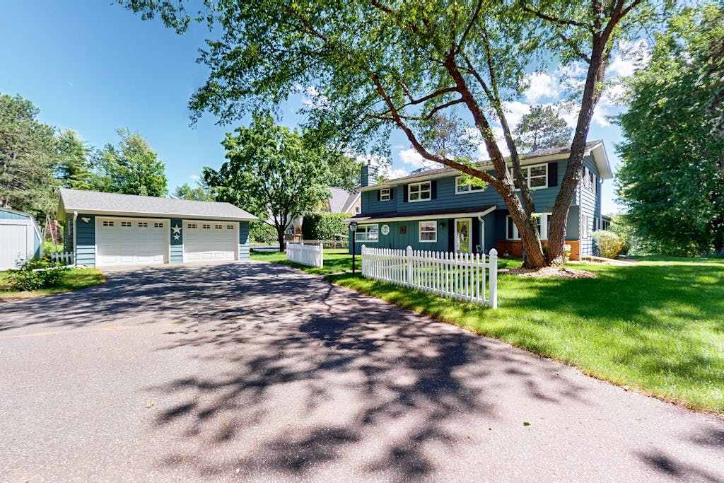 Gorgeous lakefront home with dock, sandy beach area, fireplace, huge deck & WIFI