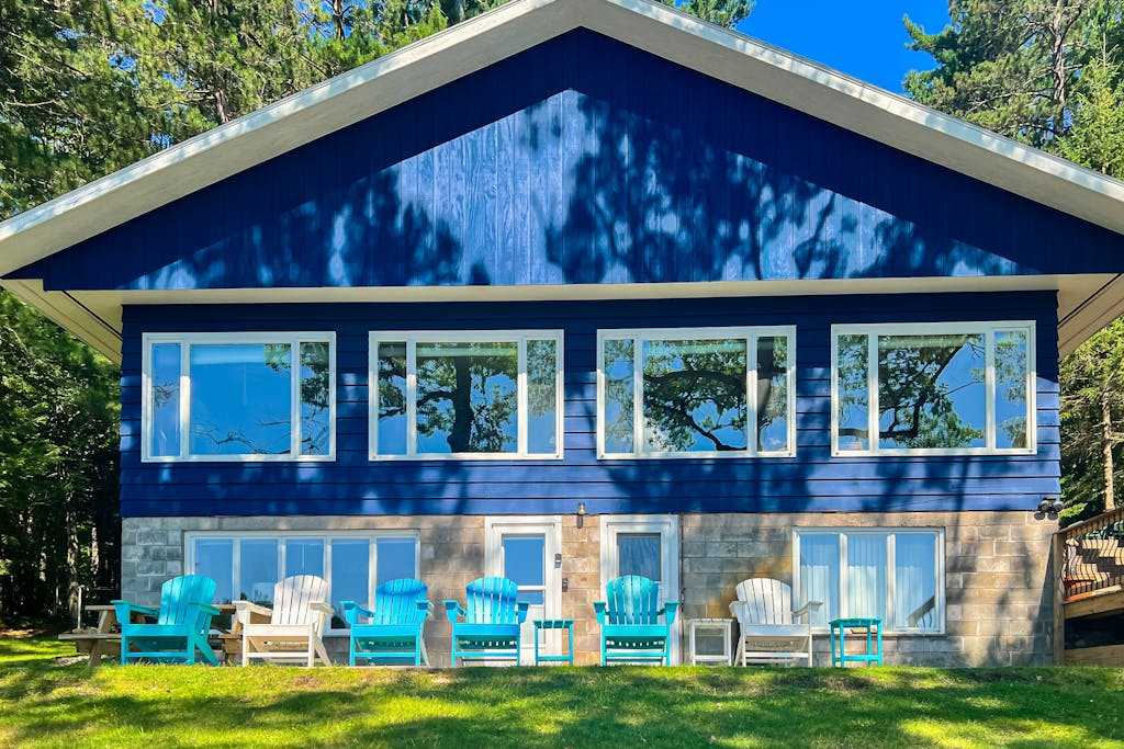 Lakefront Lodge with 2 additional cabins, private dock, firepit, kayak & hammock