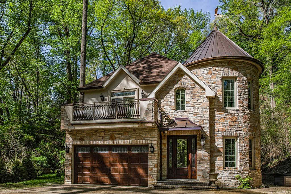 Classic home with private hot tub, sauna, & outdoor fireplace - 350 feet to beach