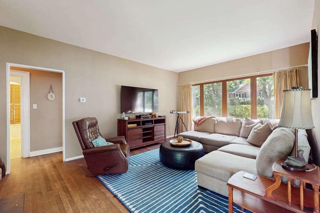 Rustic beach cottage with partial lake views, grill, & WiFi - great location
