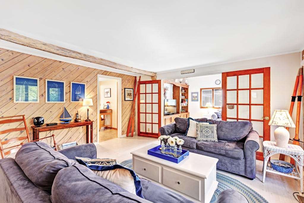 Spacious home under a mile to Douglas Beach Great for families or groups