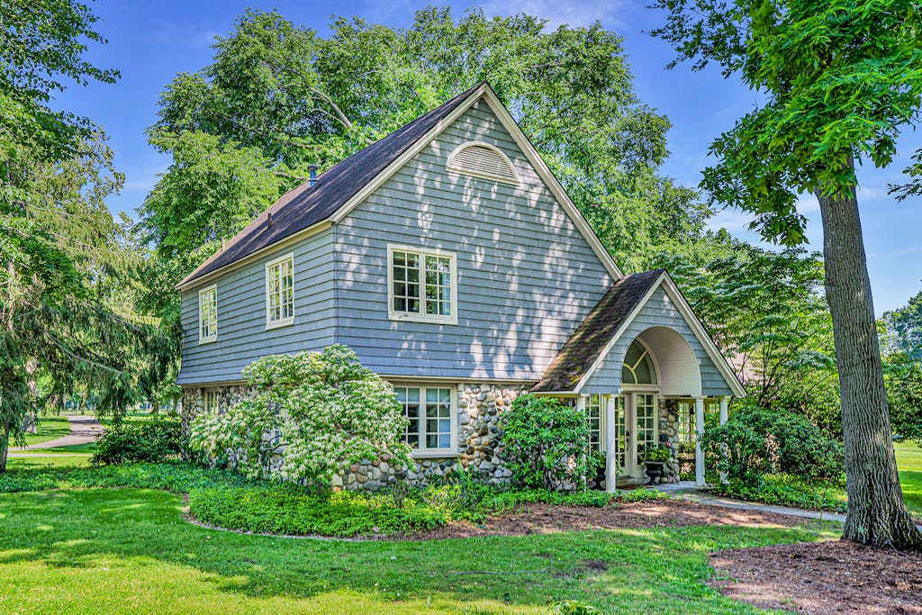 Professionally designed home on golf course withgolf course view, gas grill, patio