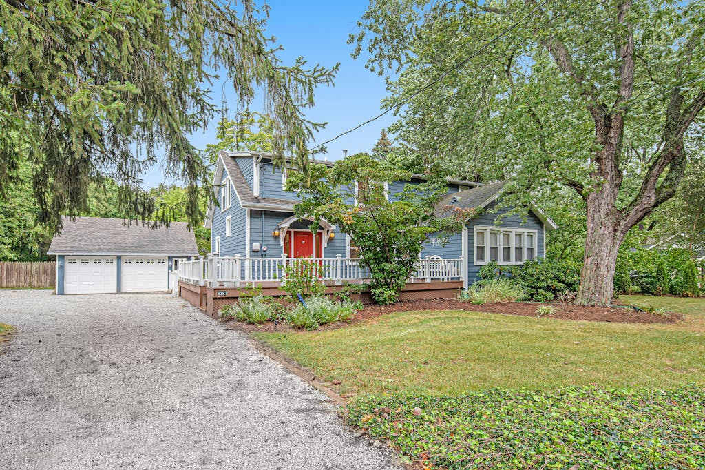 Stylish & Well-Equipped Home with Private Outdoor Pool, WiFi, Deck, Gas Grill