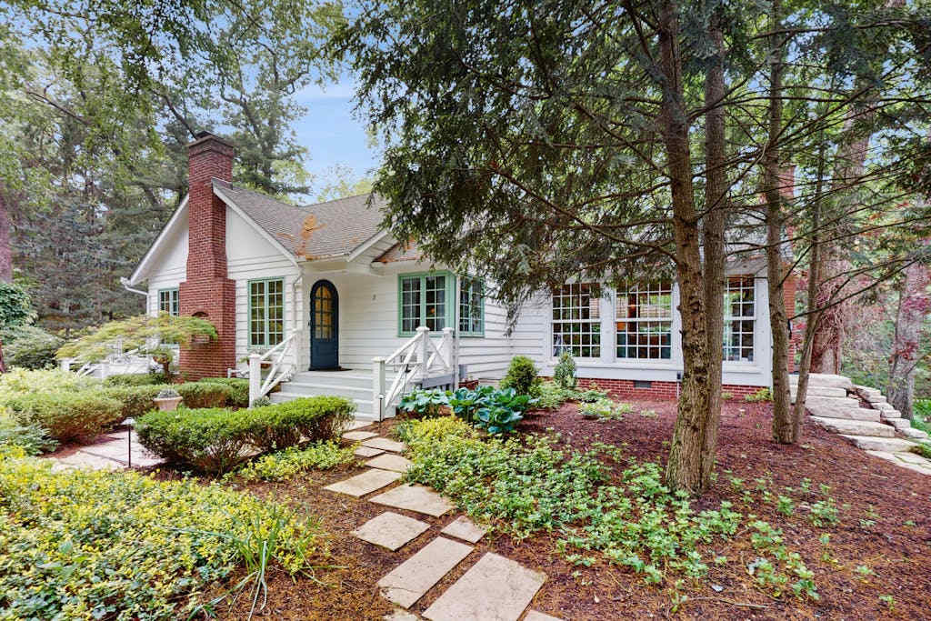 Stunning Harbor County Home with Hot tub, Large yard, Near Beaches & Town