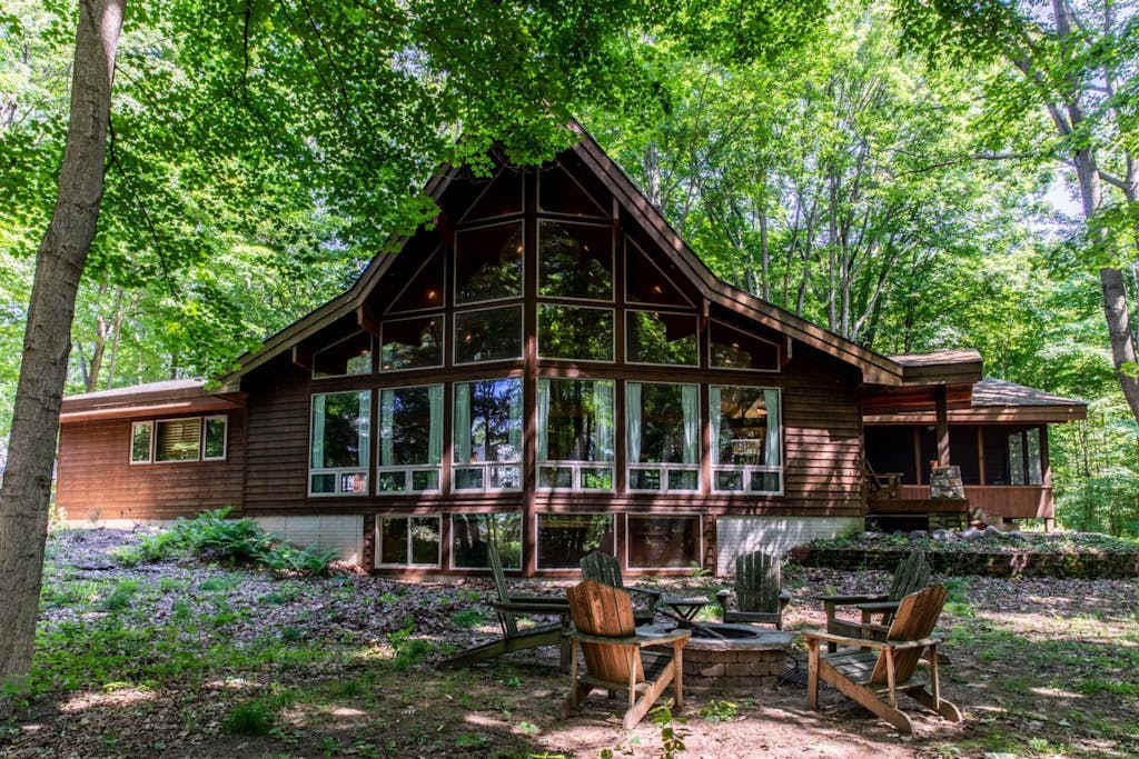 Inviting Timber Frame home near the beach with pool table, central AC, & washer & dryer