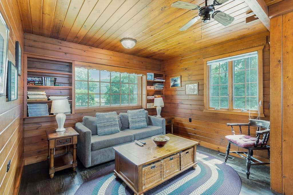 Cozy cottage surrounded by water with Kalamazoo River views - one dog OK