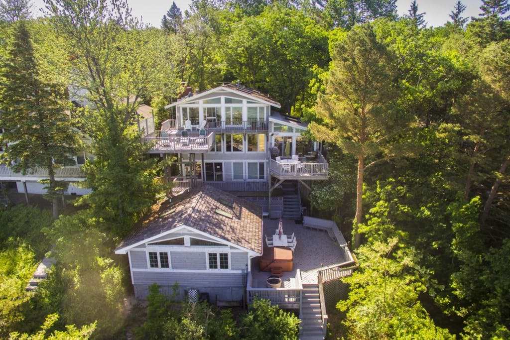 Gigantic lakefront home with private hot tub, washer & dryer, AC, deck, & firepit