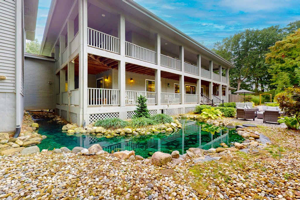 Spacious home with game room, hot tub, fireplace, fast WiFi & home theater