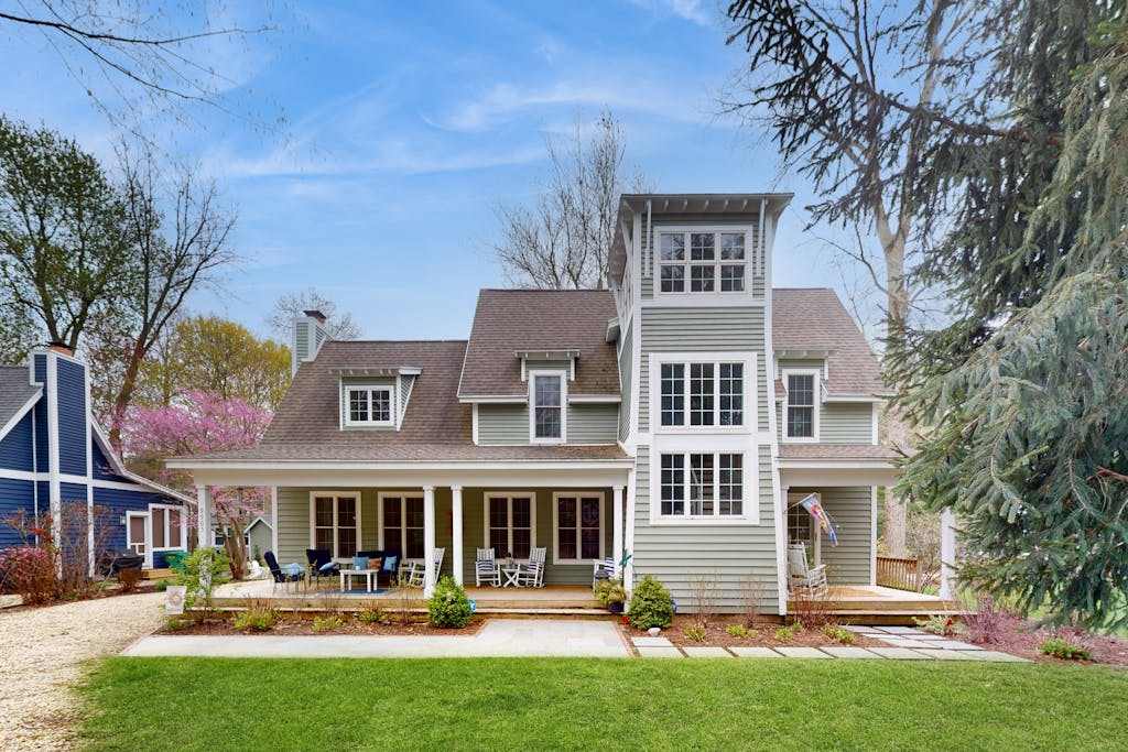 Lovely Union Pier Home with WiFi, Backyard, Firepit, Private Hot Tub & Pool