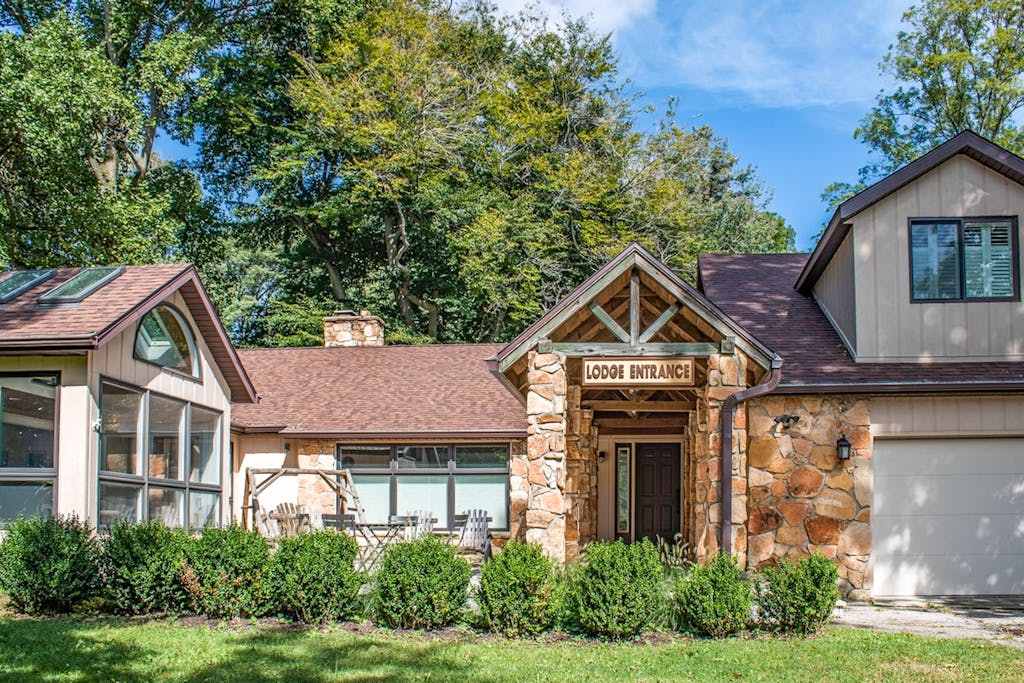 Spacious Family Villa Near Beaches with Private Pool, WiFi, Firepit & Central AC