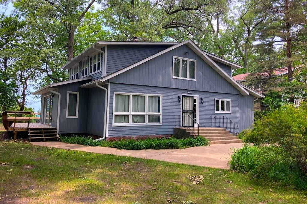 Family-friendly Home with Lake Views, Free WiFi & Private Beach Access