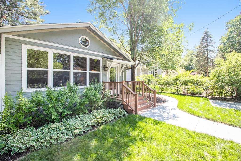 Main Home & Cozy Guest House with Two Full Kitchens & Free WiFi - Walk to Beach