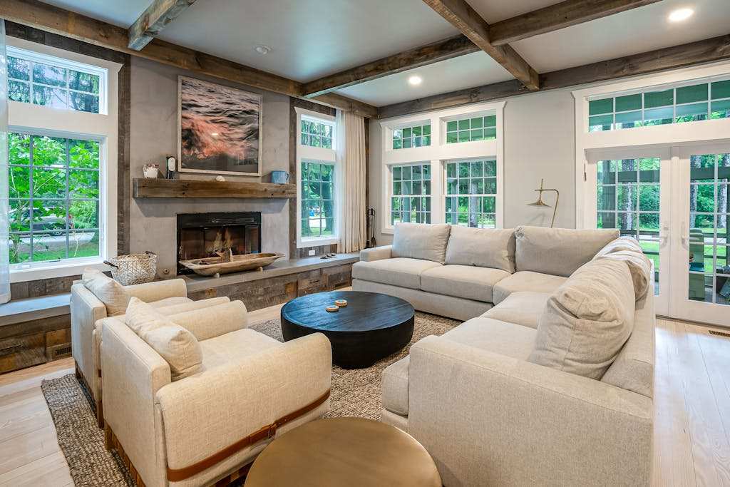 Custom-design luxury home with lovely patio, firepit - walk to beaches