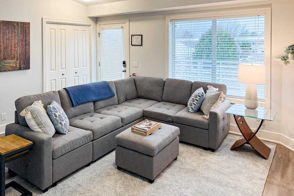 Charming 2BR 2BA Condo 1 Mile from Lake Michigan, with shared pool