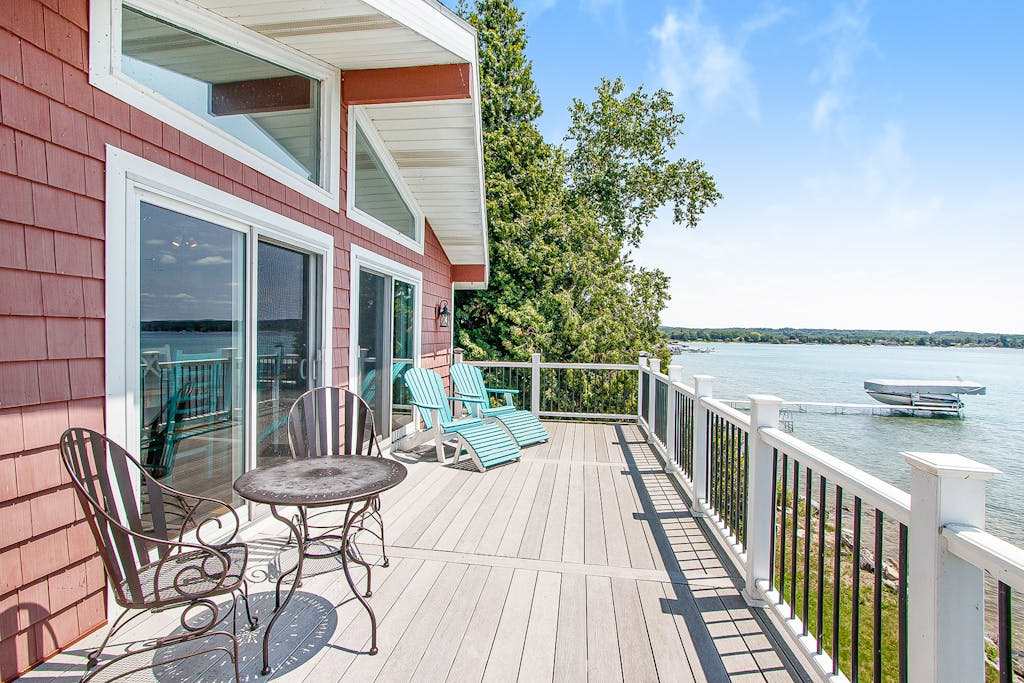Dreamy escape on the water of Crystal Lake with spacious deck & private dock