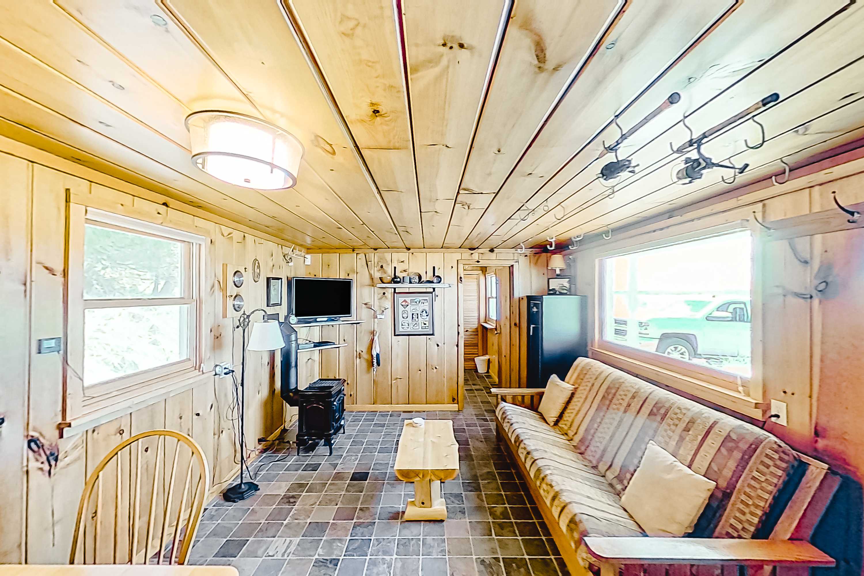 Rustic getaway on Crystal Lake with firepit, guest house & private dock