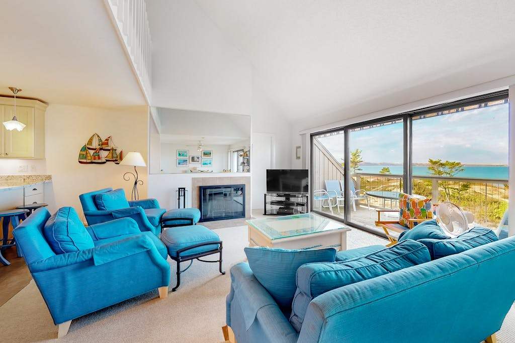 Riverfront condo near the lake with beach access, fireplace, balcony & cable