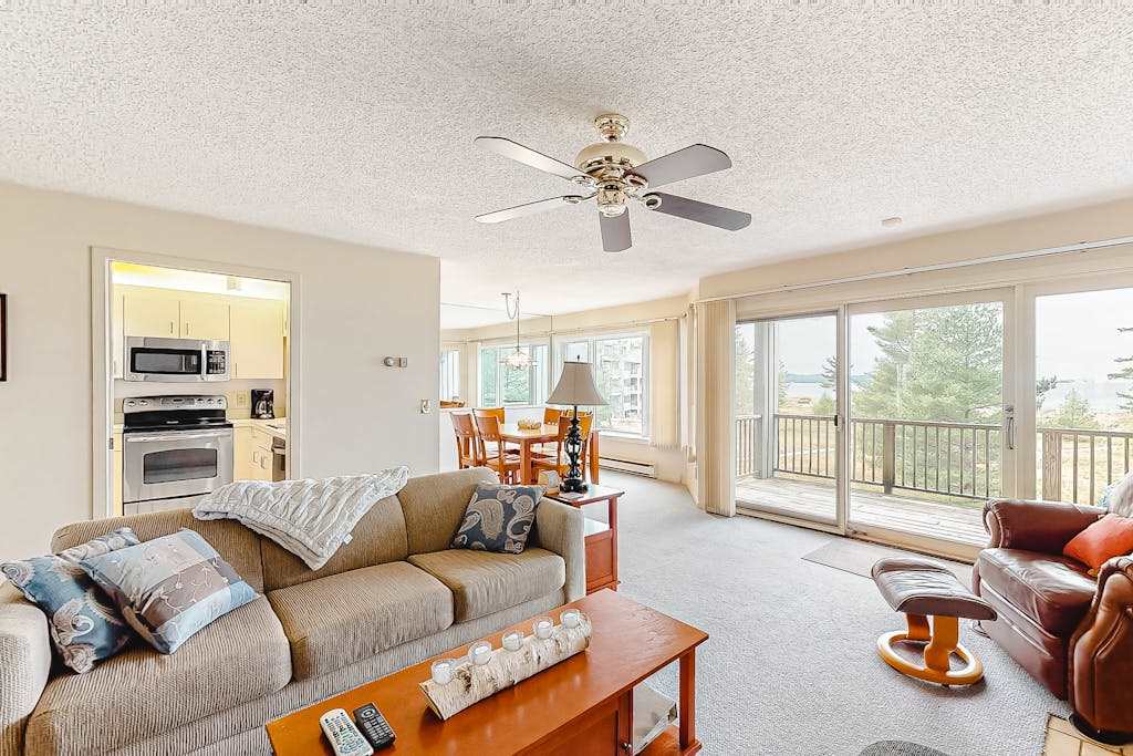 Lovely Lake Michigan beachfront condo with deck, washer & dryer, fireplace, views