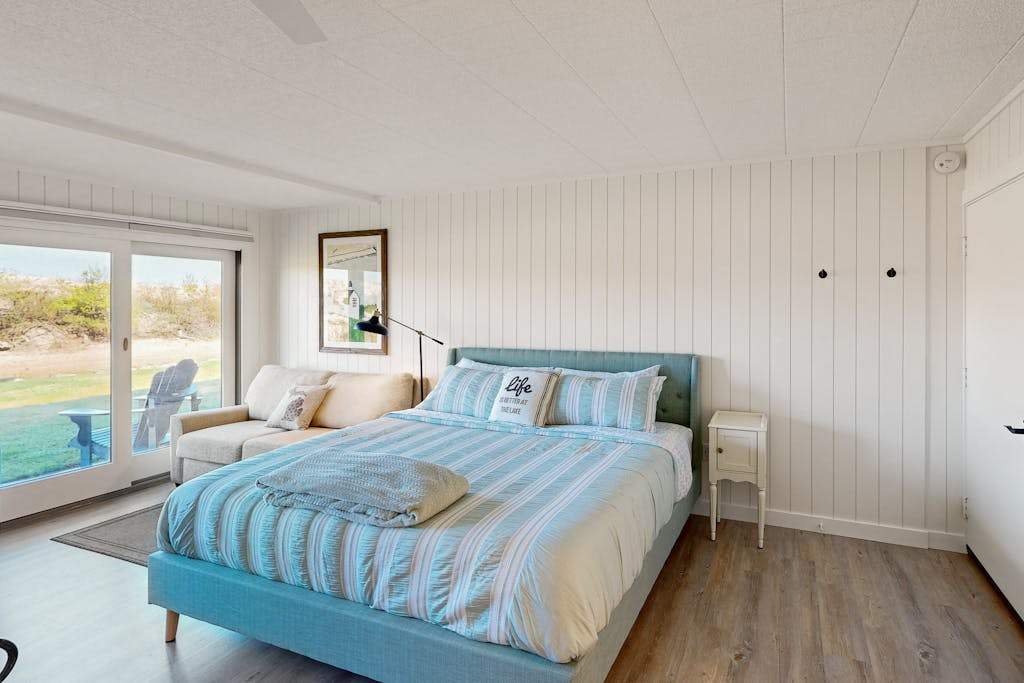 Inviting studio on The Crystal River Lake Michigan with kitchenette, AC & WiFi