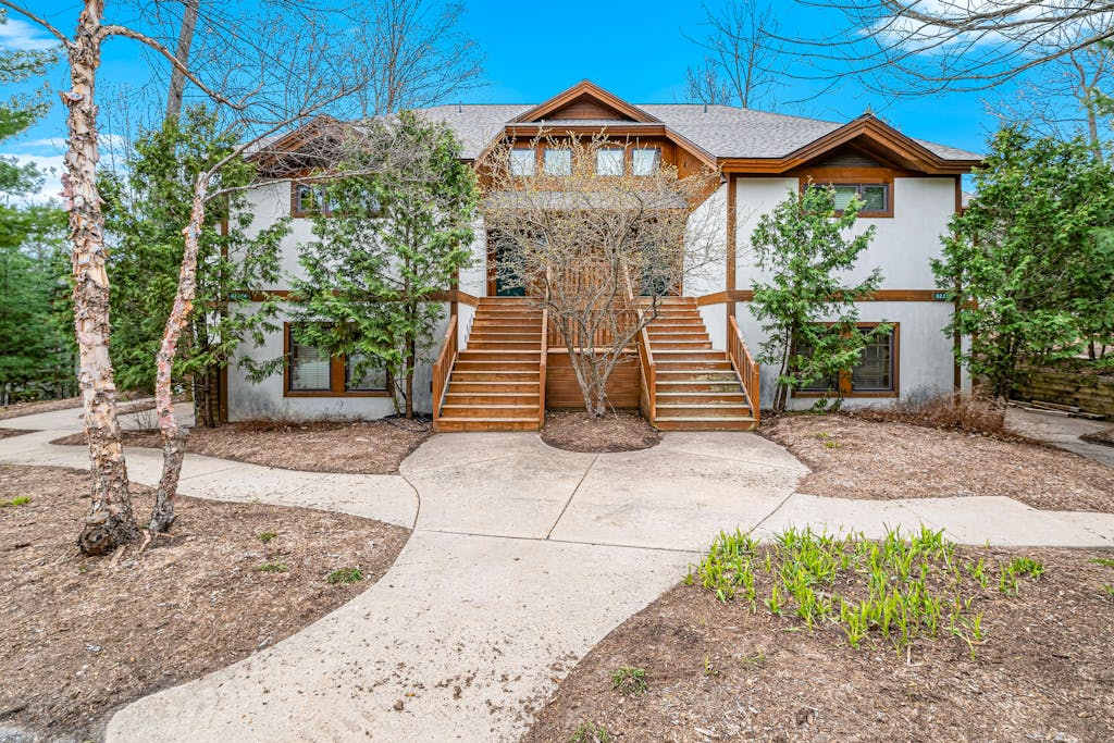 Ski in & out condo near lifts with ski views, pool, tennis, hot tub, skiing, AC
