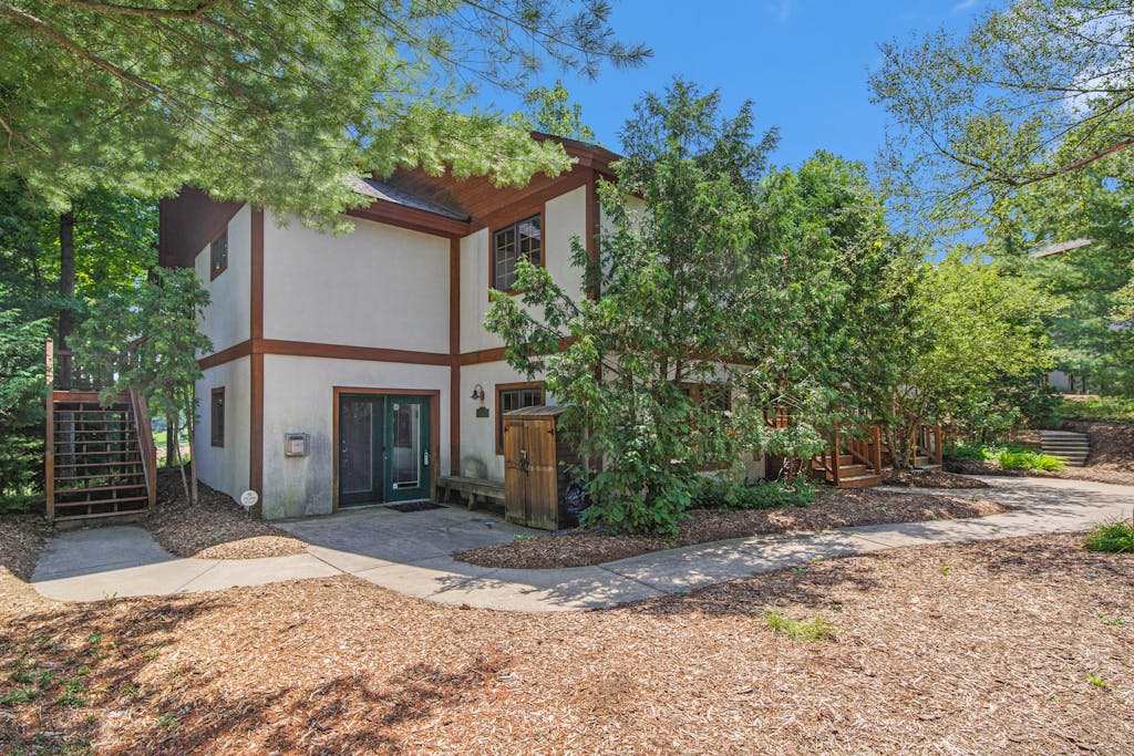 Dog friendly ski in & out condo near lifts with ski views, pool, tennis, hot tub