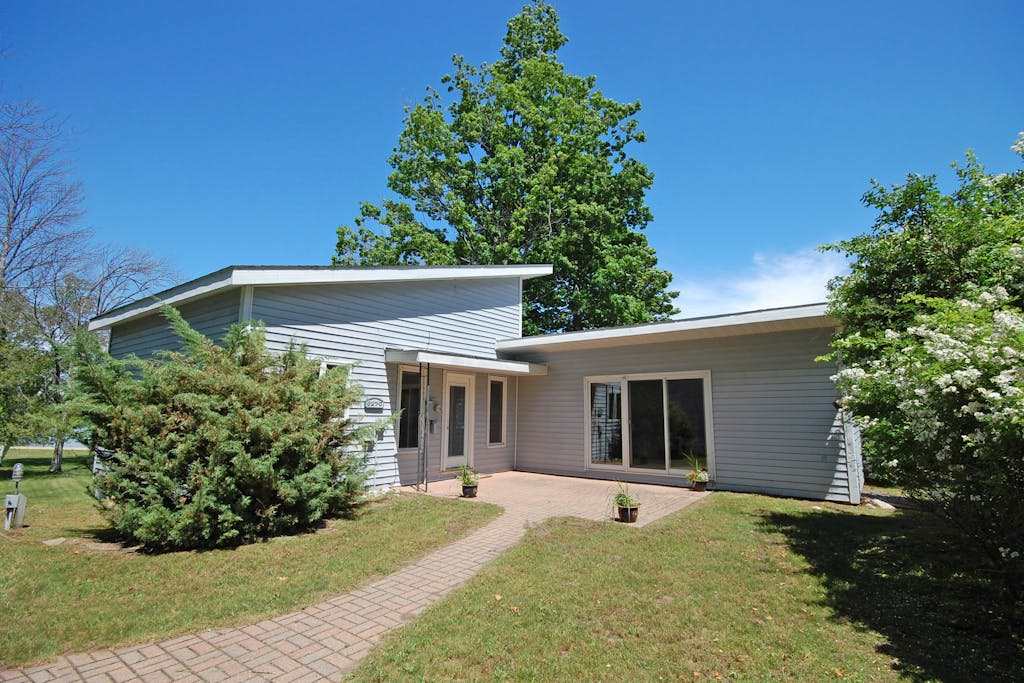 Lakefront cottage with a deck, grill, firepit, dock & partial AC