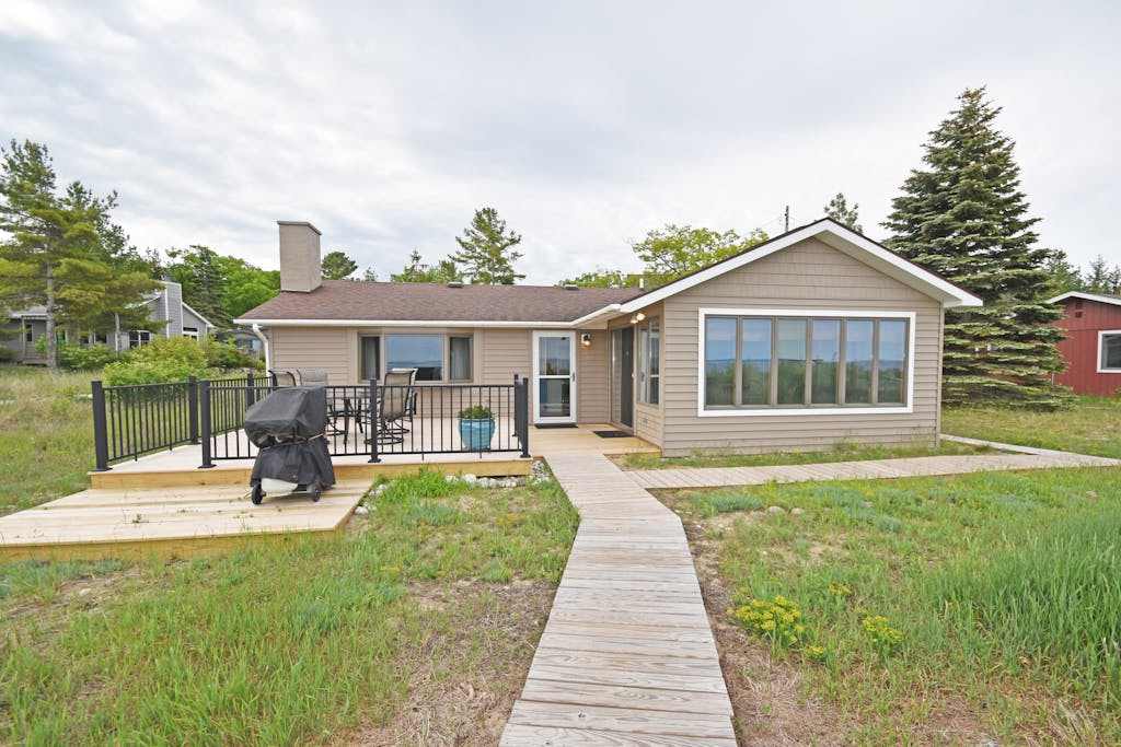 Beachfront cottage with Lake Michigan views, fireplace, gas grill, firepit, deck