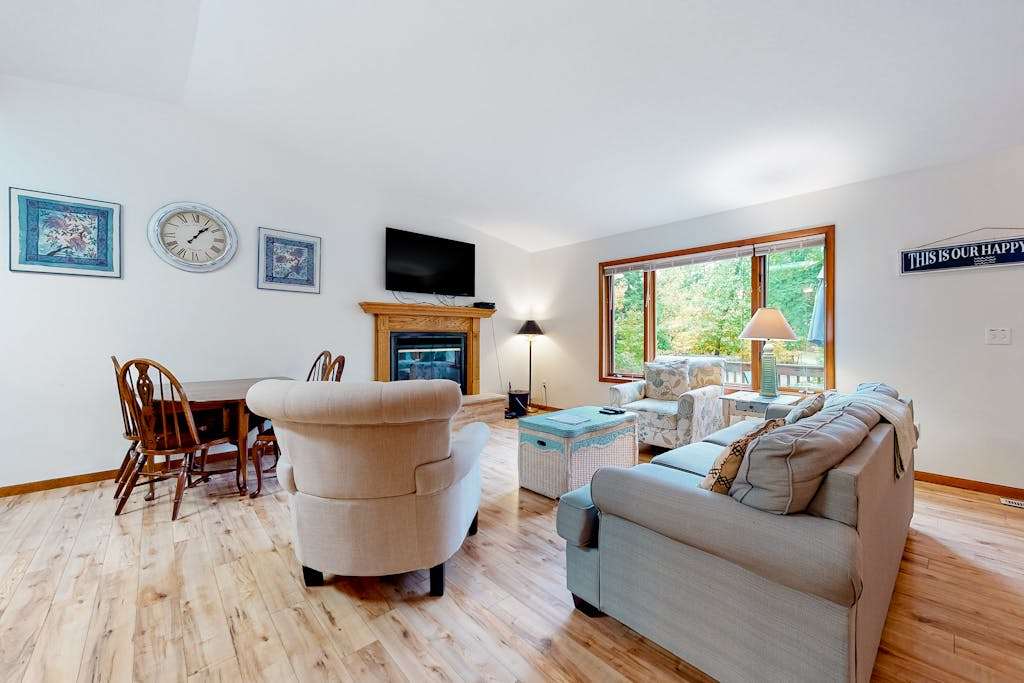 Downtown home with a firepit, deck, washer & dryer, fireplace - near the beach