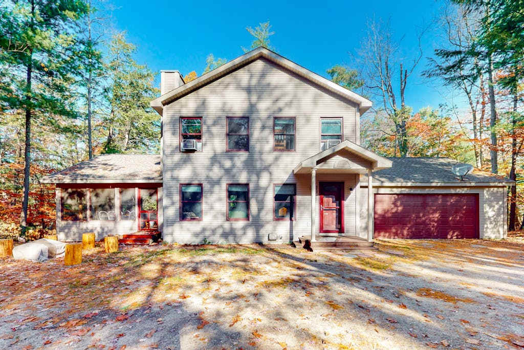 Downtown home in Glen Arbor with central AC, fireplace & washer & dryer
