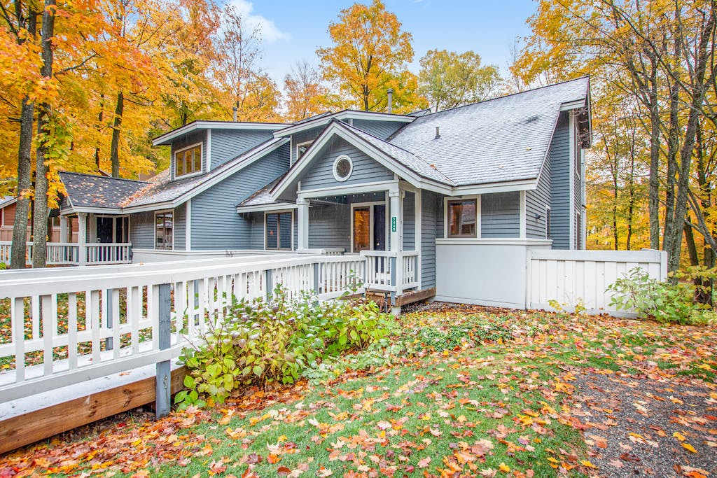 Lovely home near the slopes with private deck, spacious design, and hot tub nearby
