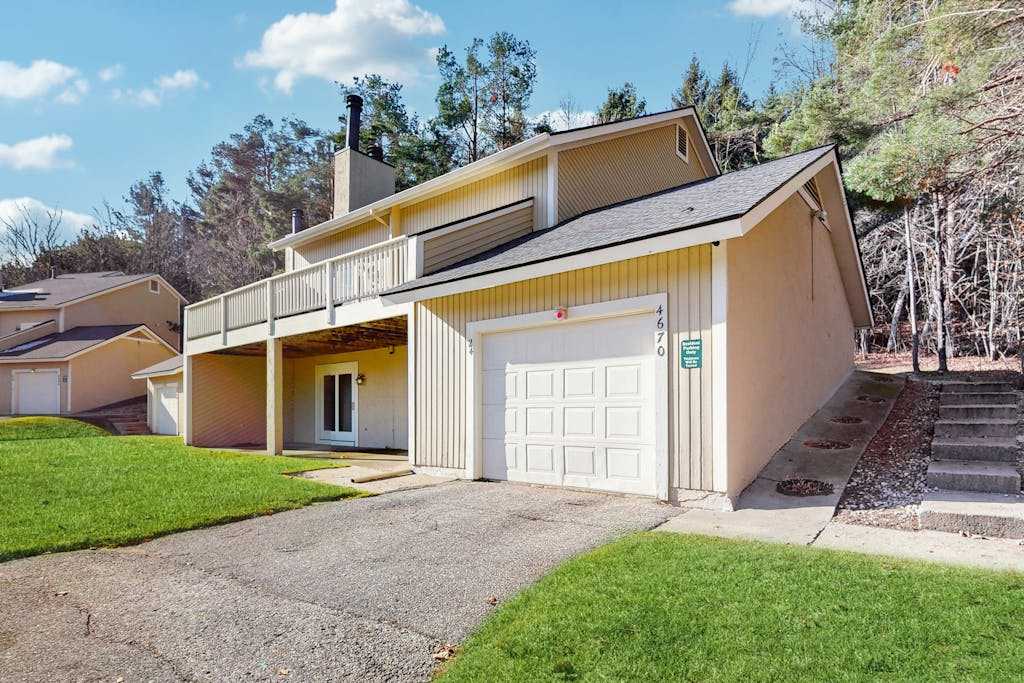 Spacious 3-level retreat with fireplace, wet bar, deck, tennis, skiing & golf near