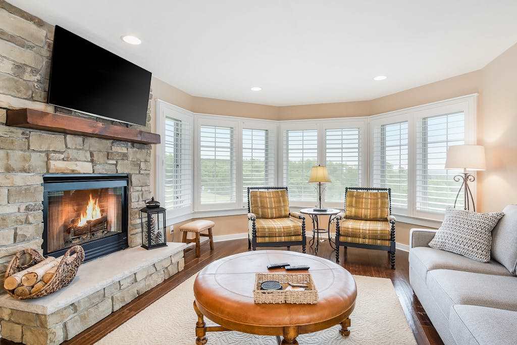 Wonderful Ski in & Ski out Townhome with Shared Pool, Free WiFi, Modern Decor