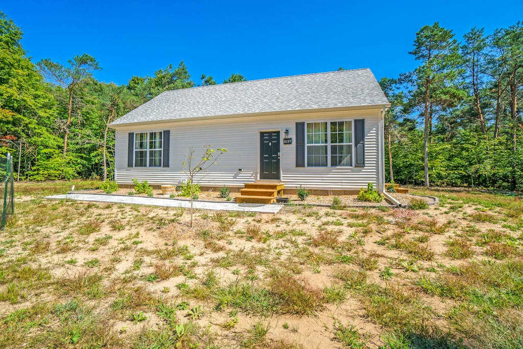 Secluded & contemporary cottage with a washer & dryer, central AC, & firepit