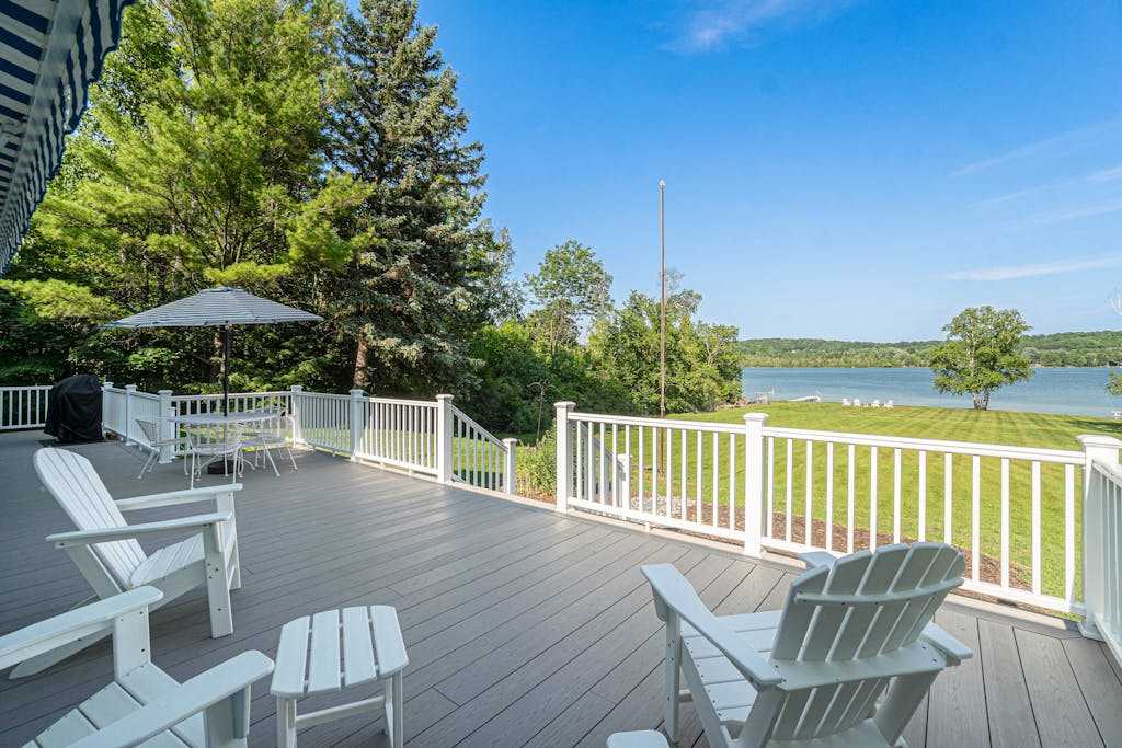 Quaint waterfront home with beach, dock, sweeping views, fast WiFi & washer & dryer
