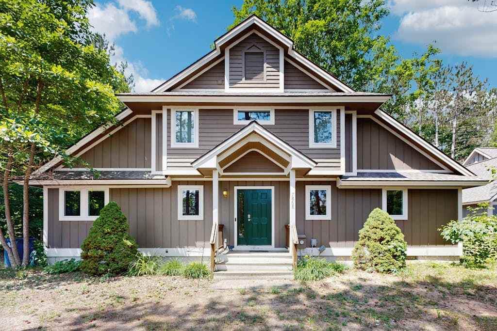 Comfy All Seasons Retreat, Ski and Golf Getaway, Walk to Crystal Mountain