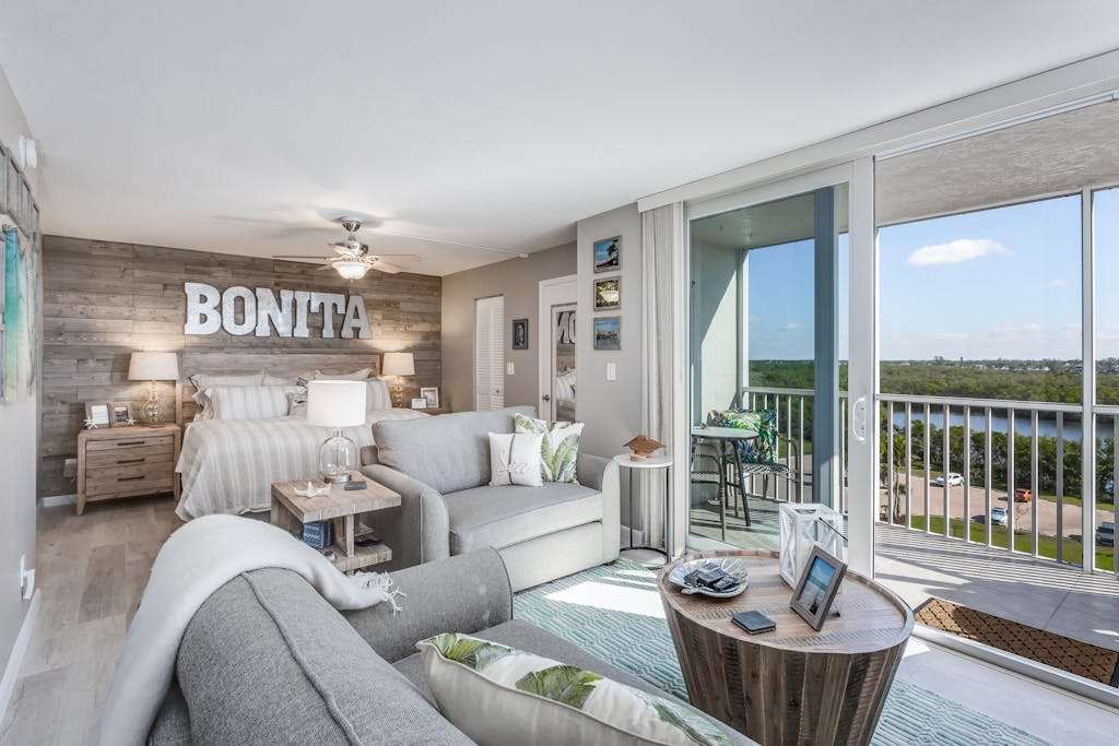 Great location stunning views near beach great for snowbirds