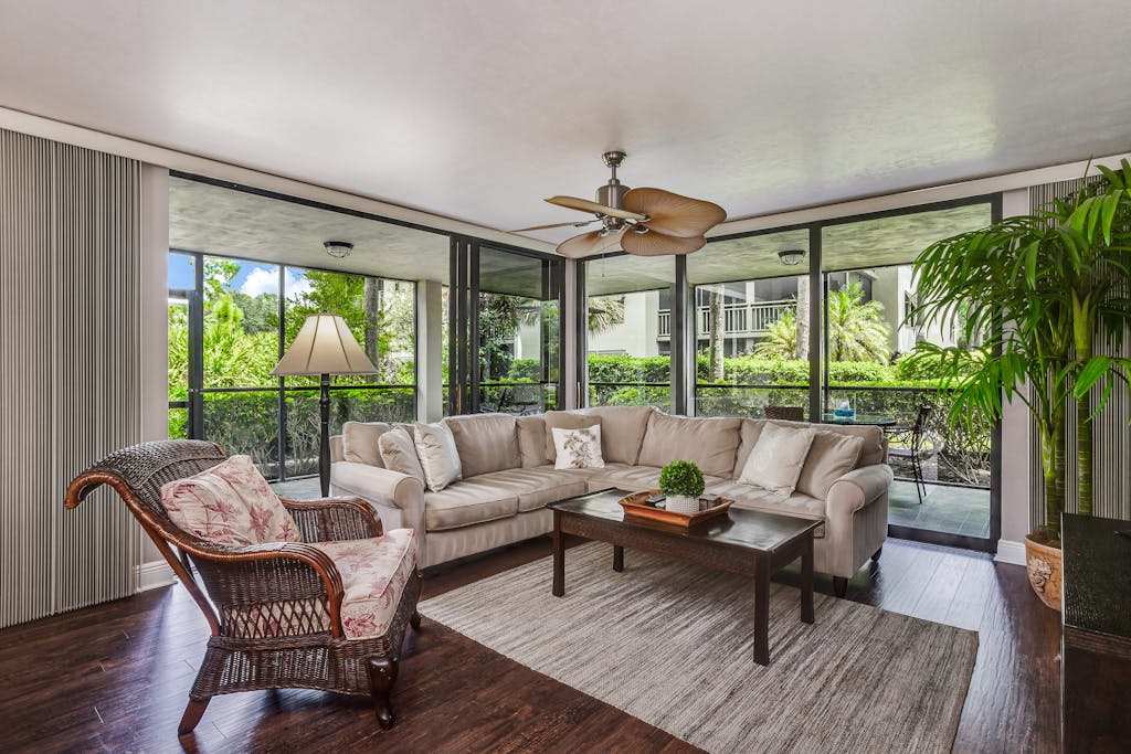 Spacious air conditioned condo with private washer & dryer beach shuttle & central AC
