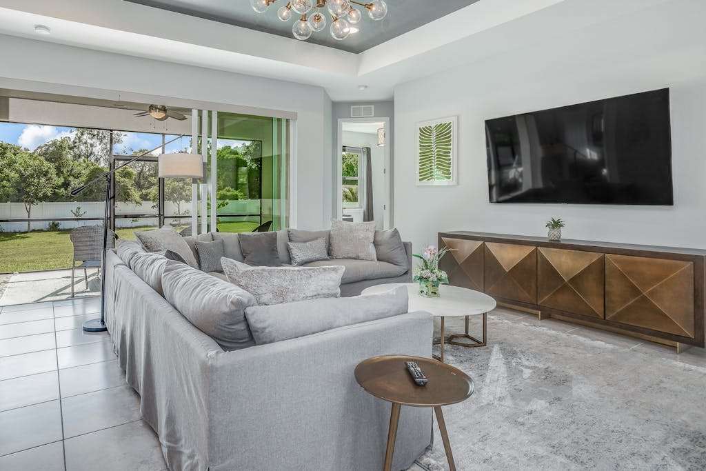 Contemporary Getaway with an Enclosed Yard Fast WiFi & Furnished Lanai