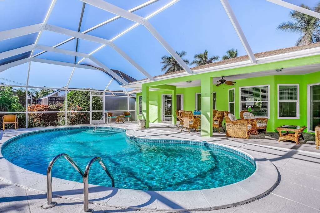 Beautiful home with private pool & lanai near beaches & parks