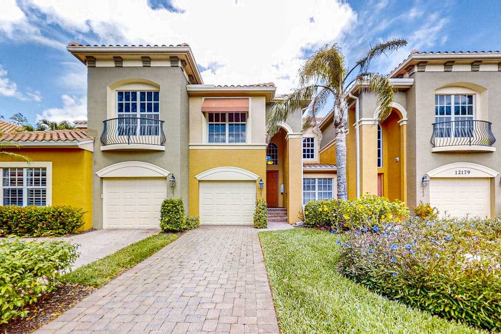 Gated entry townhome with on site golf pool gym clubhouse & rec amenities