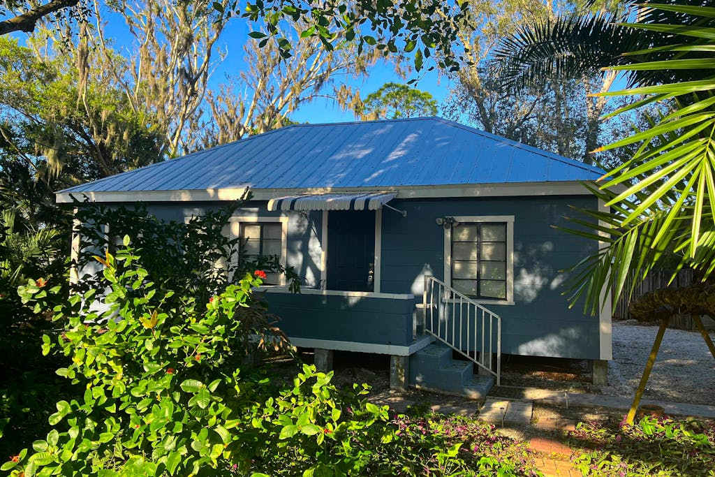 Classic dog friendly cottage with kitchen washer & dryer & central AC