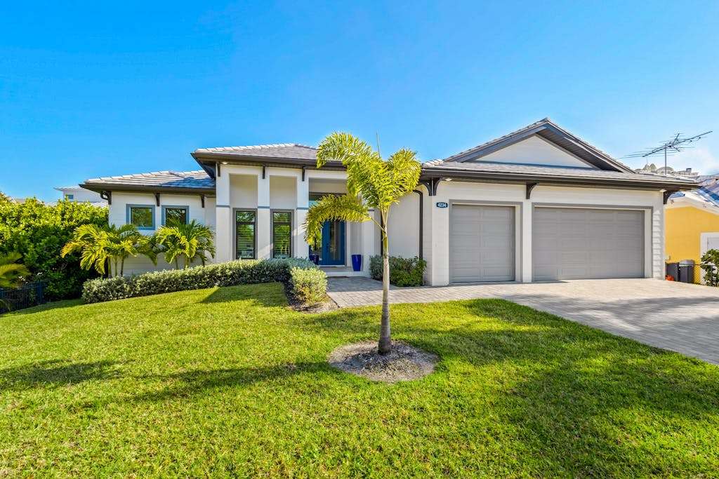 Luxe br& new home with designer interior lanai private pool & spa
