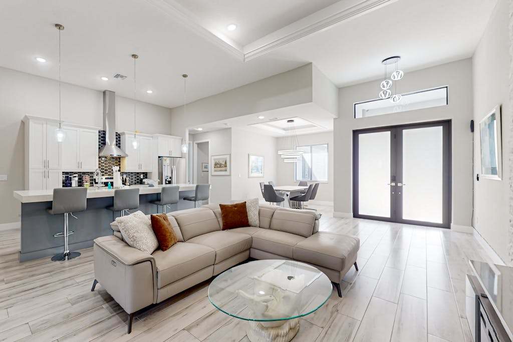 Luxurious home with private washer & dryer enclosed yard WiFi & screened lanai