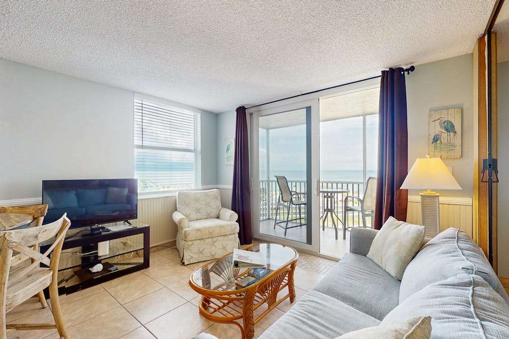 Coastal beach studio with panoramic views pool & direct beach access