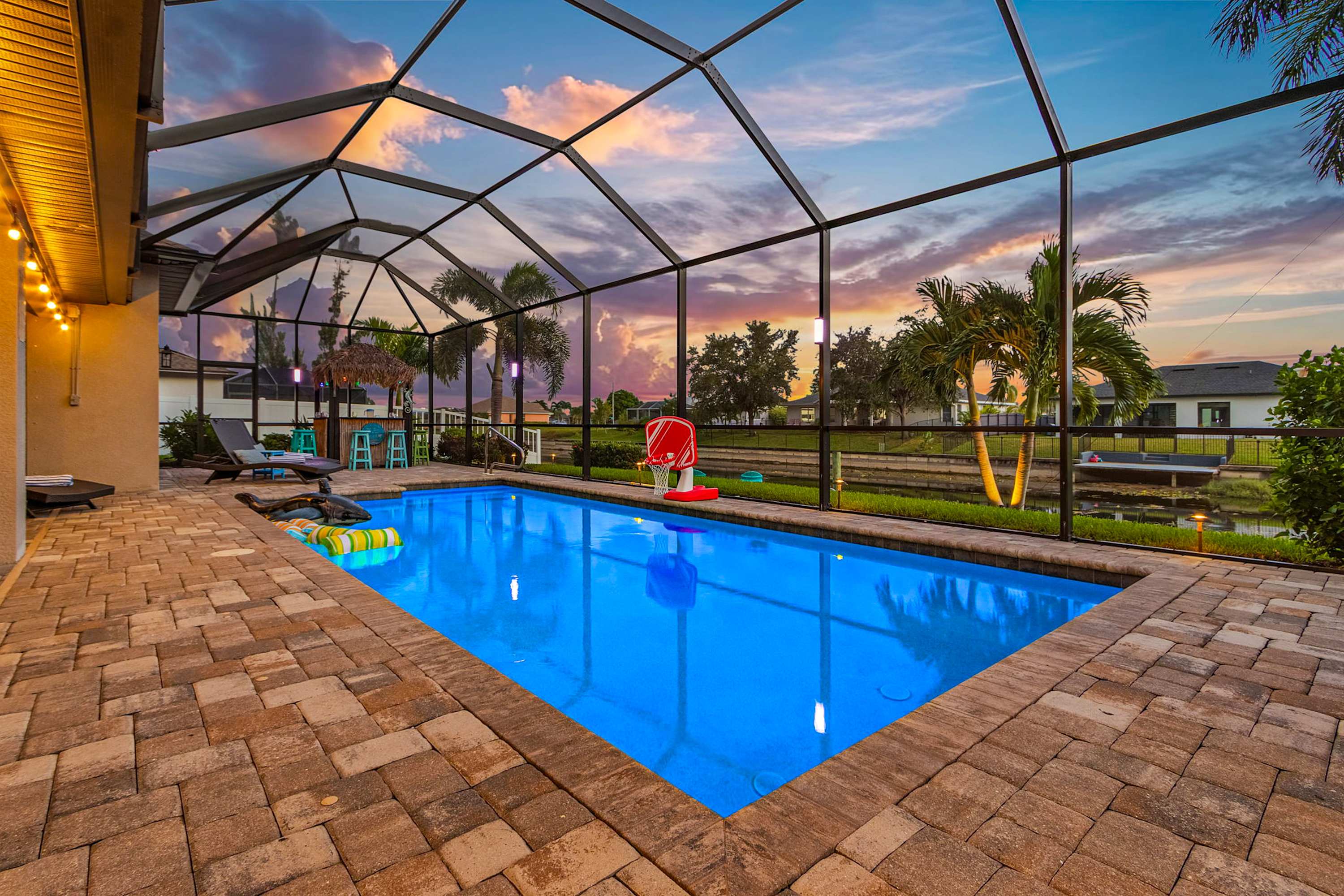 Dog friendly -hypoallergenic- Heated pool Game Room Smart TVs & More